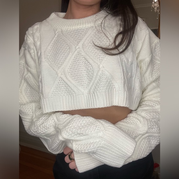 Extremely cropped cream knit long sleeve sweater - Picture 4 of 4